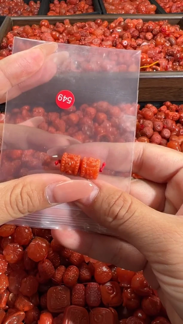 南红玛瑙未镶嵌颈饰1