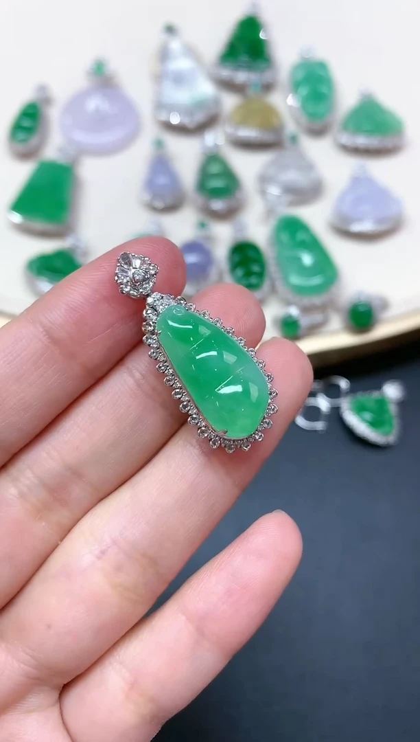 【闪购商品】翡翠吊坠(不含链)18K金镶嵌S506|9800