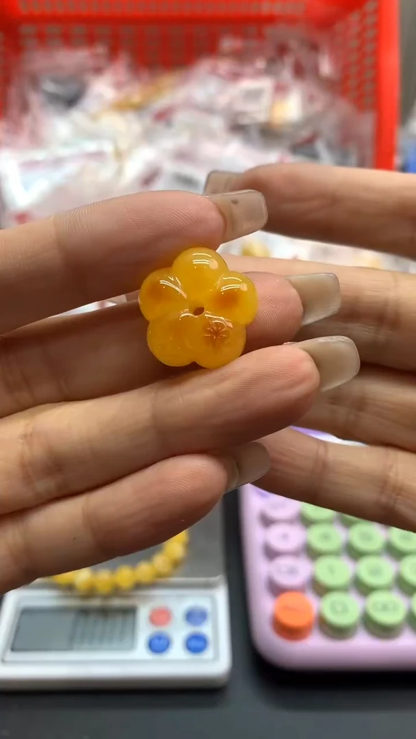 未镶嵌琥珀珠宝奇石343
