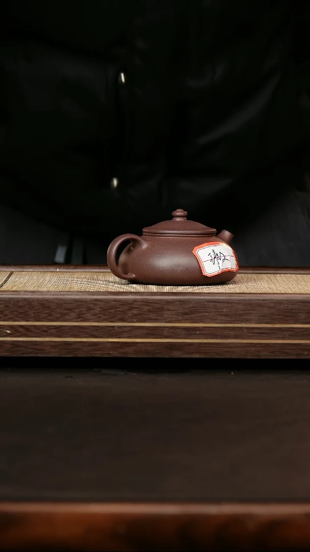 茶壶紫砂四号井底槽清 鱼趣 微瑕