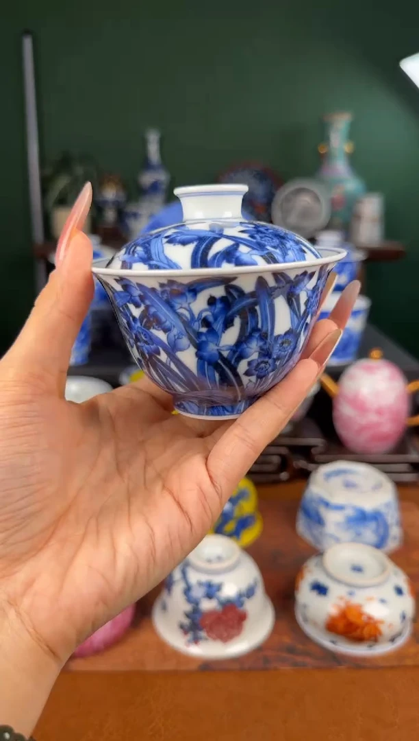 杯洪印幕明。    水仙花盖碗