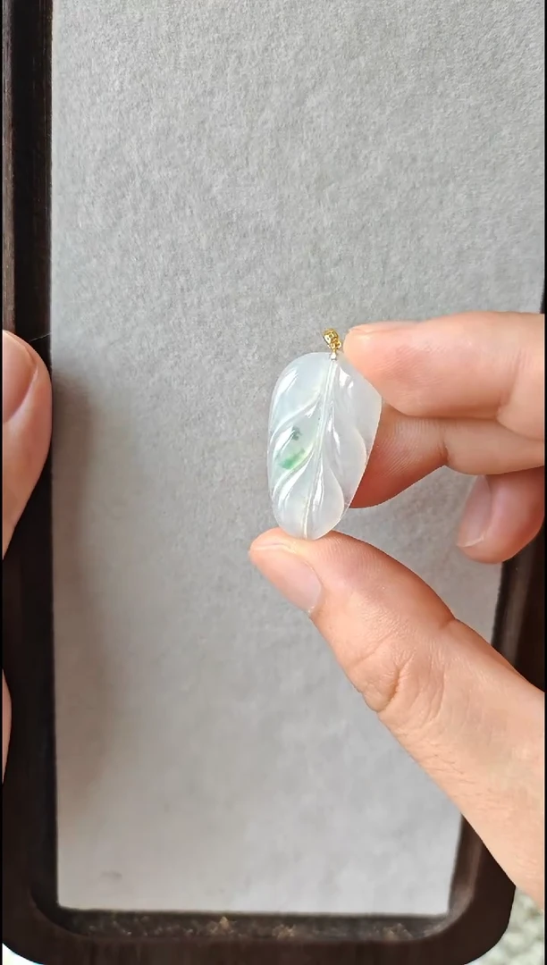 翡翠18K金镶嵌颈饰翡翠颈饰18K金镶嵌