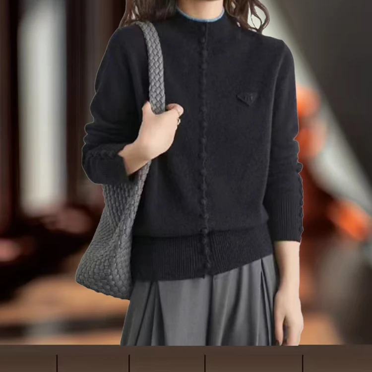 针织打底女款2025秋冬新款羊绒羊毛女装开衫扭扣重工撞色长袖女式