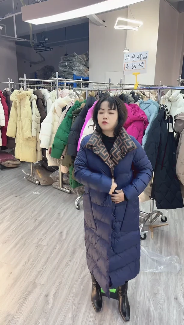 蓝色双面款羽绒服