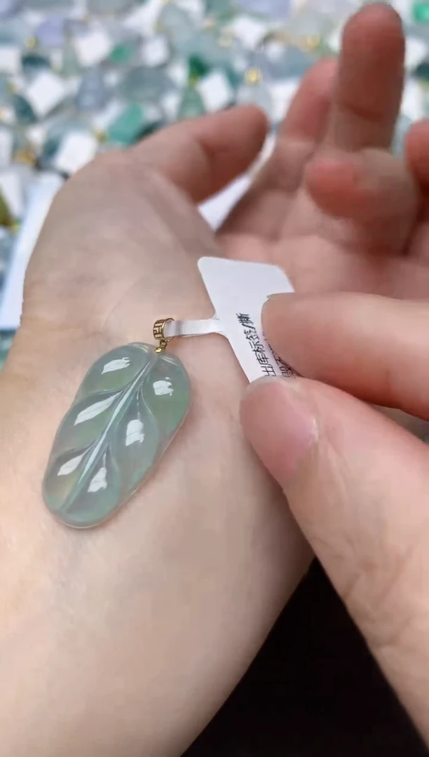 颈饰18K金镶嵌翡翠天然缅甸A货翡翠