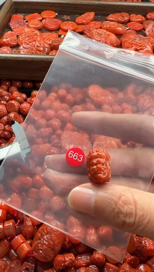 颈饰未镶嵌南红玛瑙1