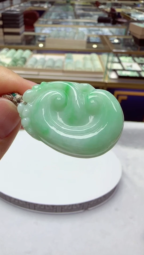 颈饰未镶嵌翡翠如意