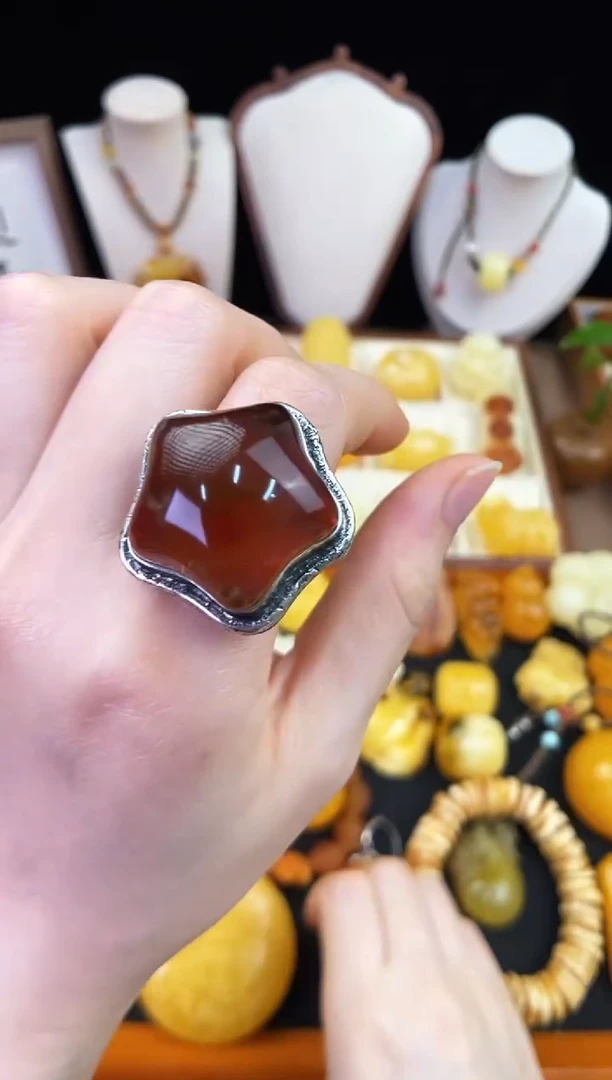 琥珀未镶嵌珠宝奇石梁*咧柒月