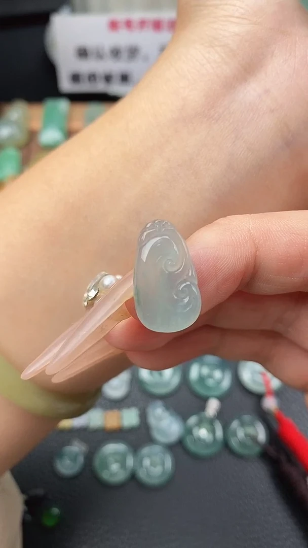 颈饰未镶嵌翡翠如意