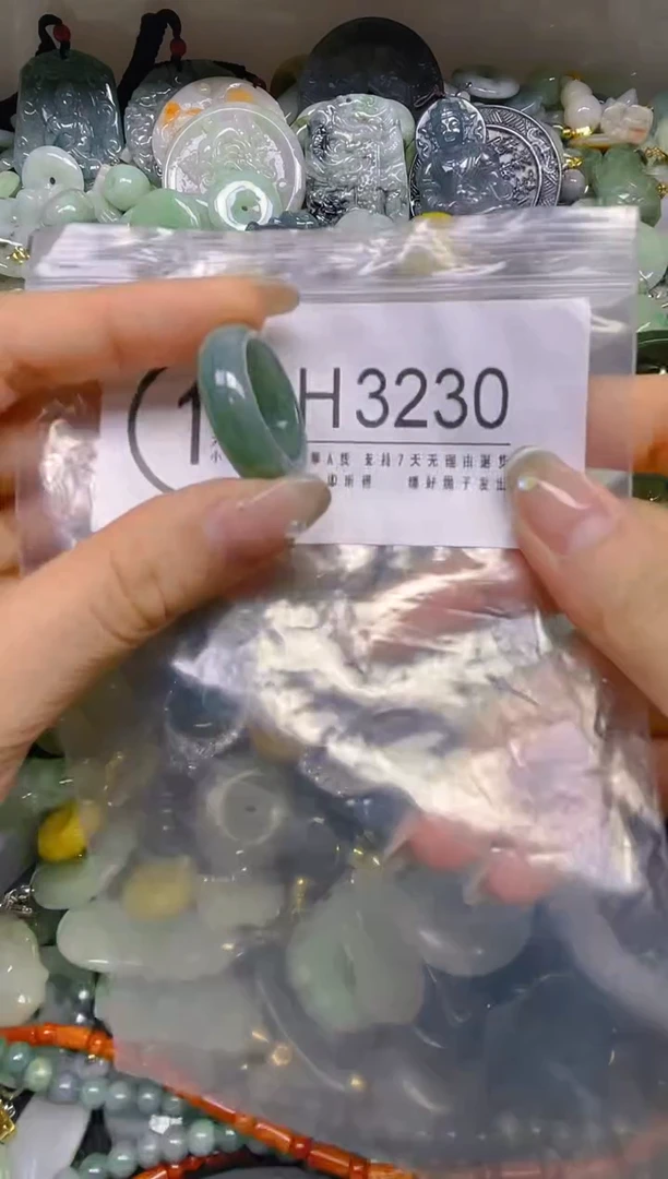 翡翠未镶嵌颈饰19.2/H/翡翠A货,一件也是批发价