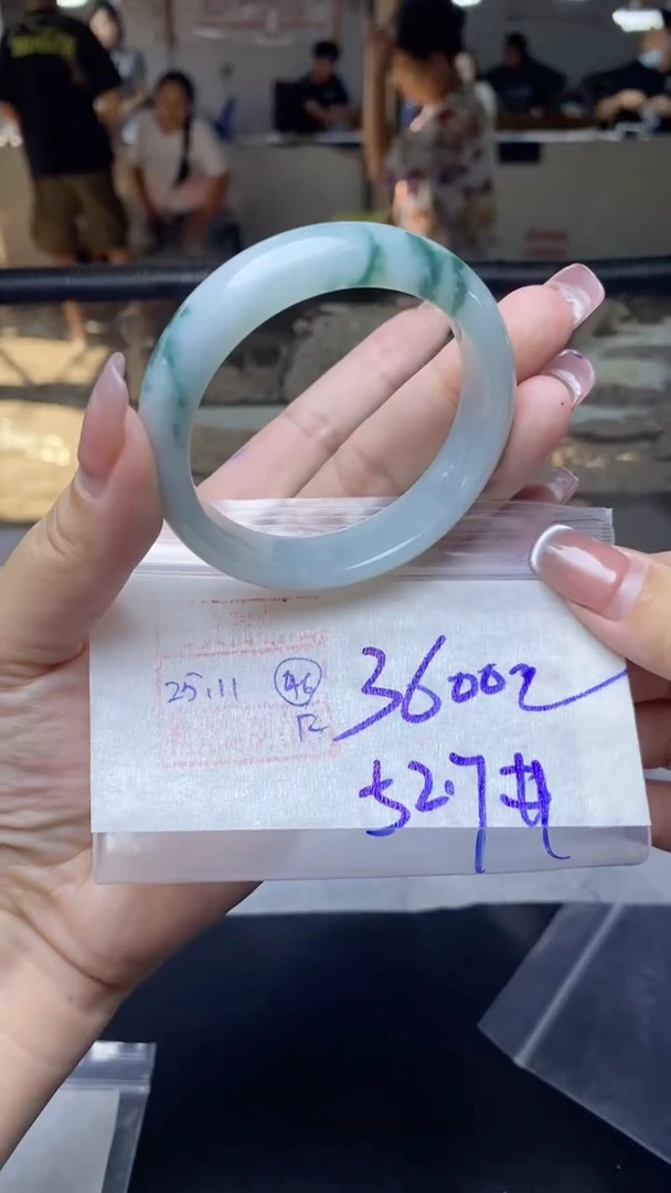 未镶嵌定制翡翠46号 手镯毛货需精细抛光 52圈口