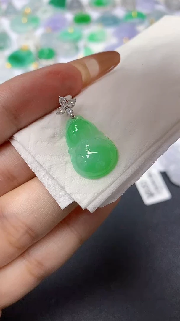 颈饰18K金镶嵌翡翠a货假一赔三支持复检百元上9元证书费自理