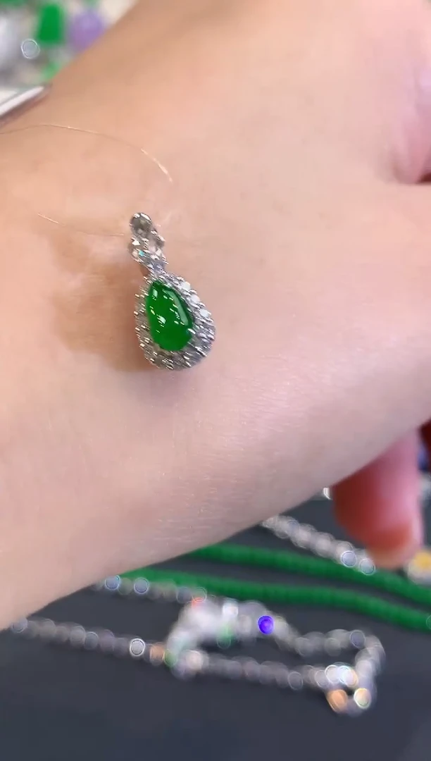 吊坠(不含链)18K金镶嵌翡翠a45-定制