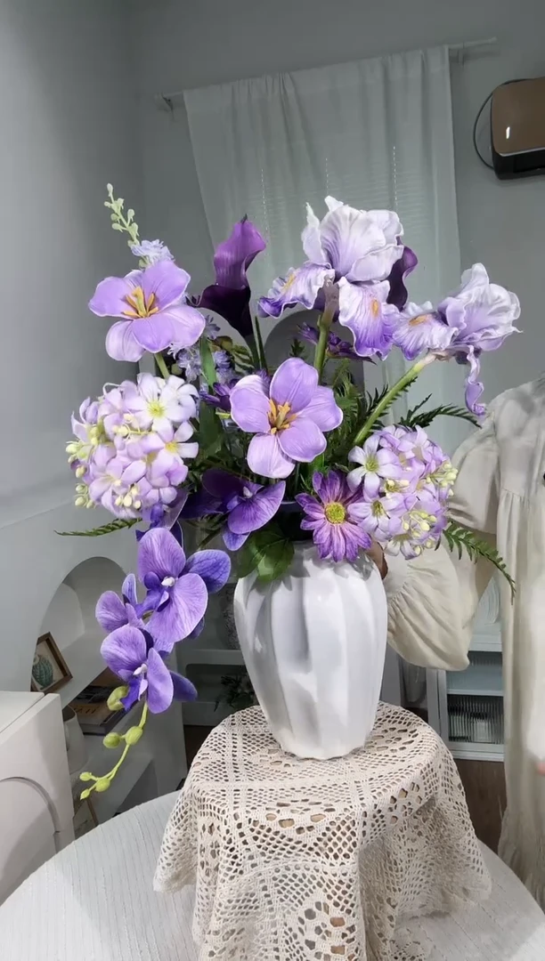 紫色花束+白色陶瓷花瓶一套，中秋上新福利。