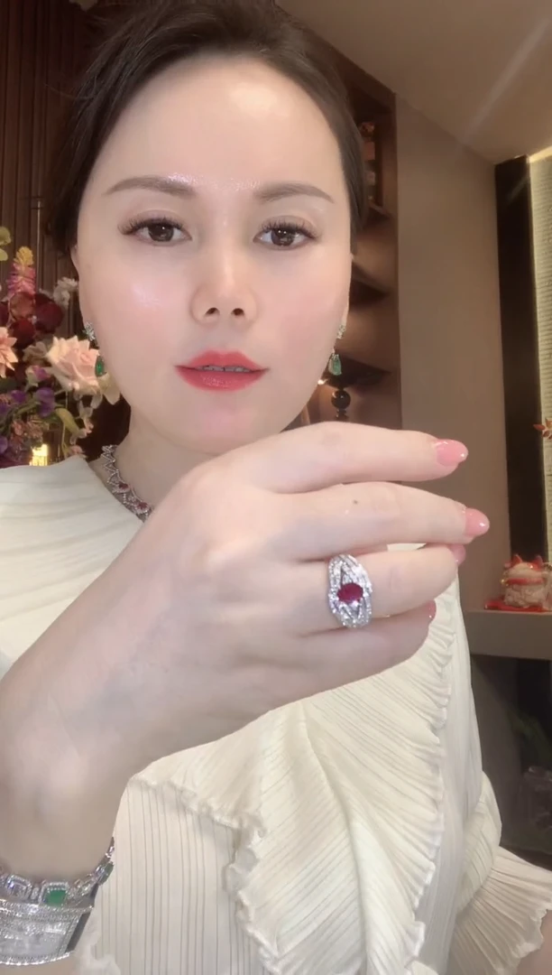 18K金镶嵌戒指红宝石C76