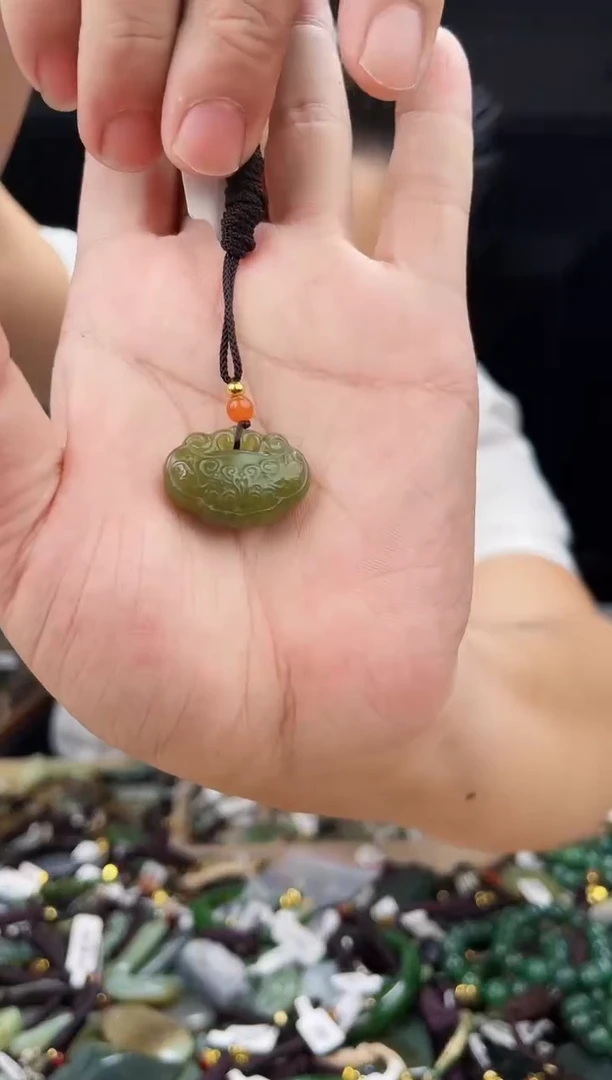 颈饰未镶嵌和田玉1