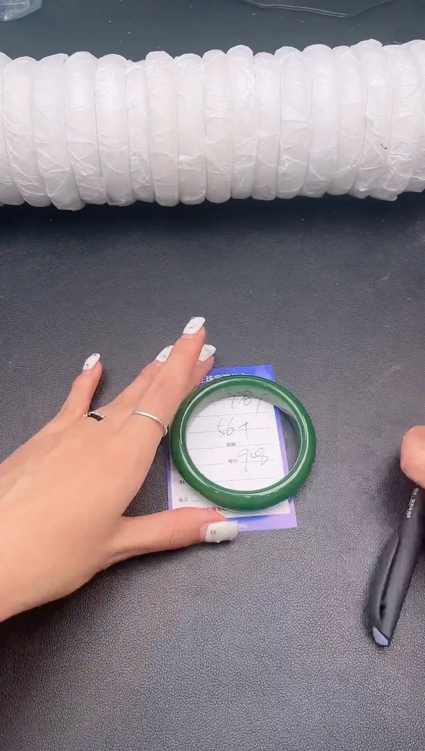 未镶嵌手镯石英质玉D69