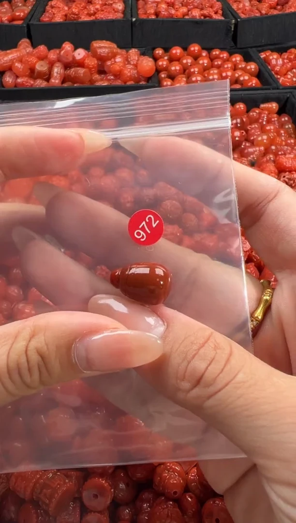 颈饰未镶嵌南红玛瑙1