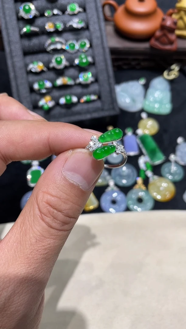 【闪购商品】翡翠戒指18K金镶嵌福豆48小时鉴赏期