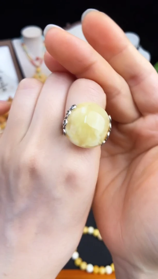 未镶嵌琥珀珠宝奇石柒月