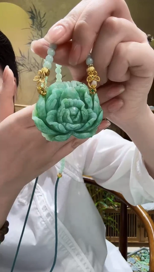 颈饰未镶嵌翡翠吊坠