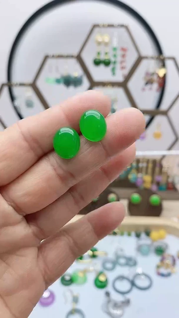 未镶嵌石英质玉（天山翠）耳钉530