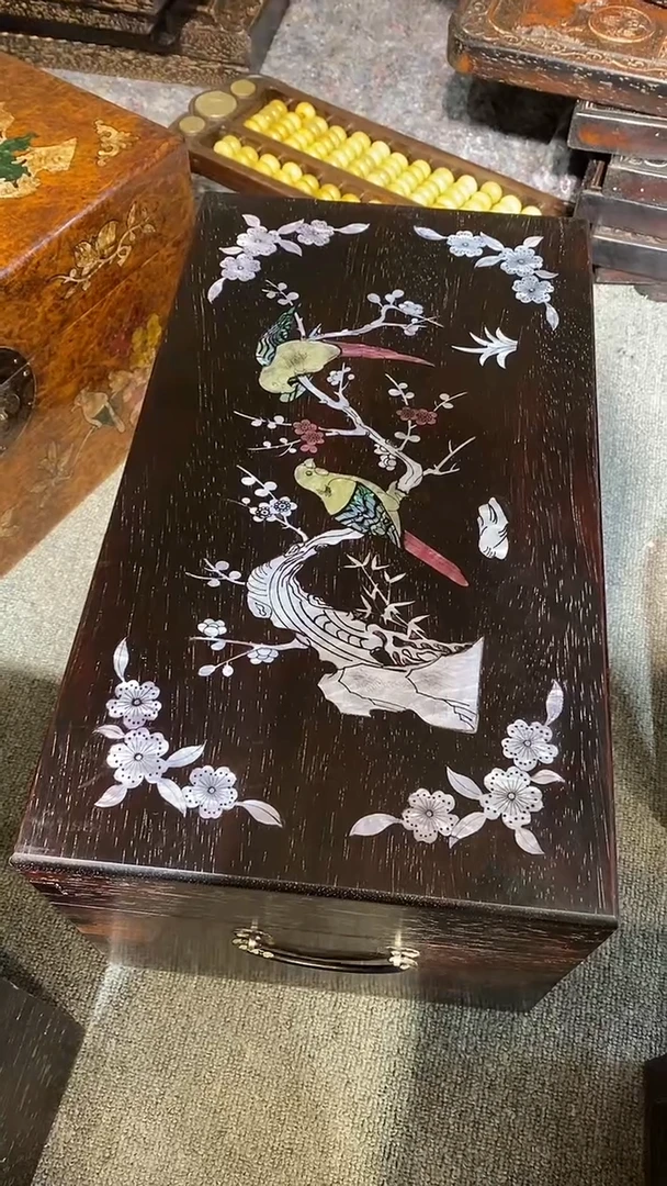 木木雕款人*、大箱子一个