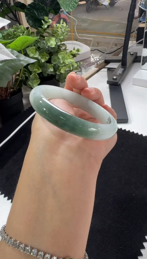 未镶嵌手镯翡翠半山水