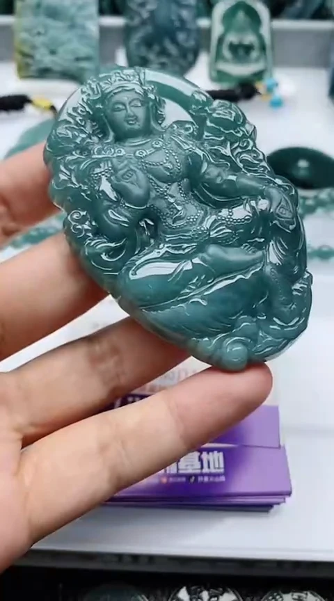 颈饰未镶嵌翡翠
