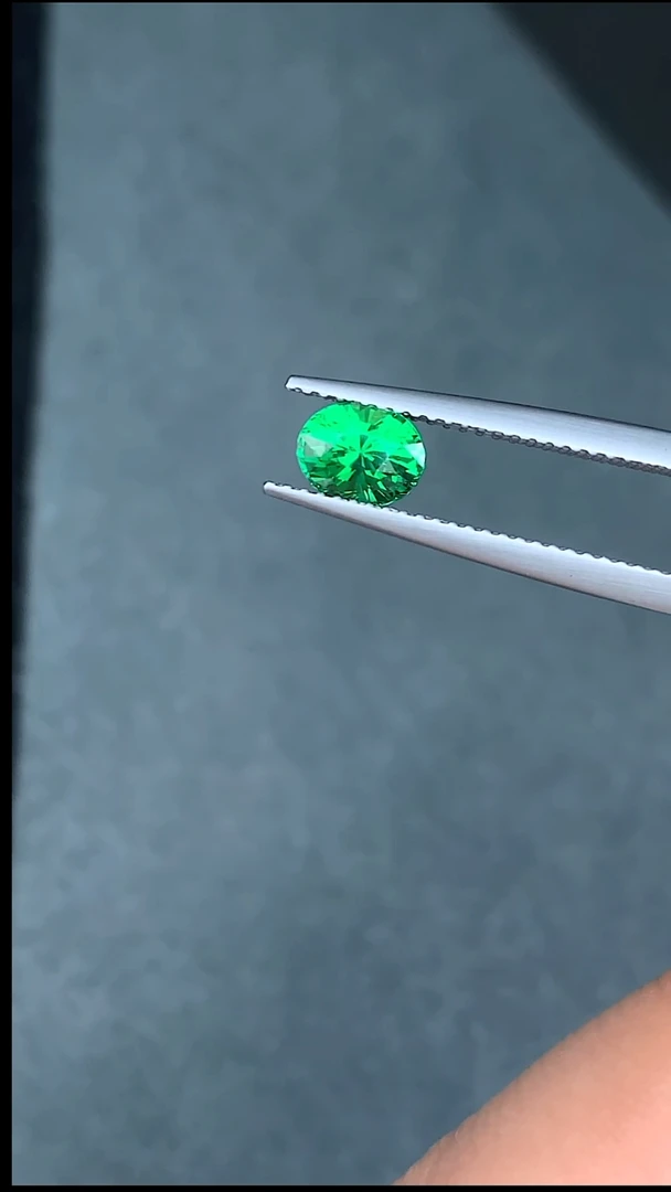 未镶嵌无石榴石1.1克拉