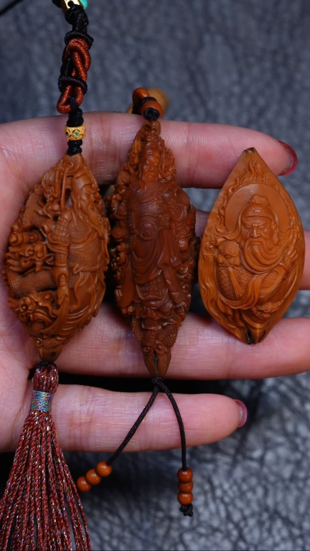 【闪购商品】橄榄核吊坠九龙关公三颗宋水官