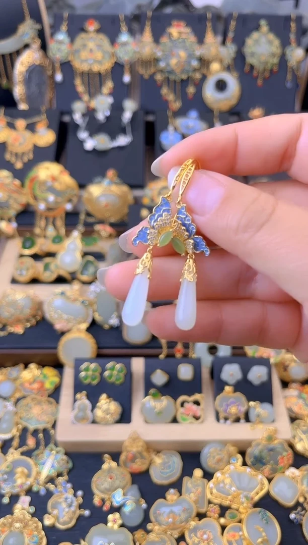 【闪购商品】和田玉耳坠银S925镀金镶嵌蝴蝶水滴耳坠