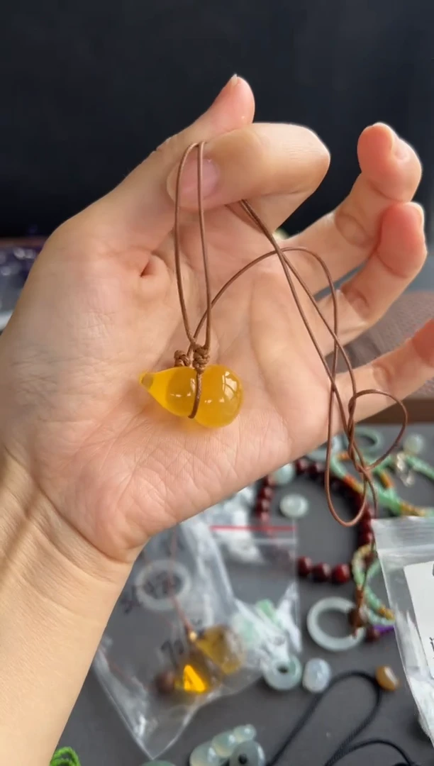 未镶嵌吊坠(赠链)蜜蜡542买断