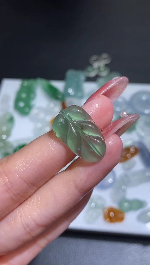 未镶嵌定制翡翠翡翠毛货~