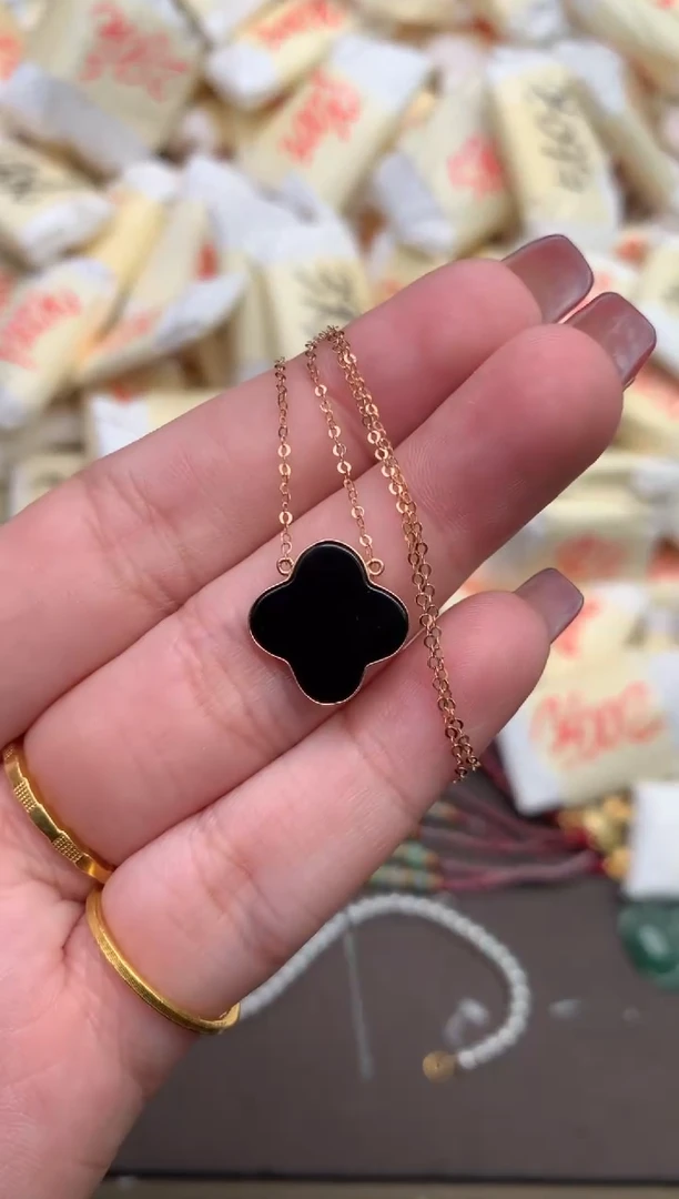 翡翠18K金镶嵌颈饰—