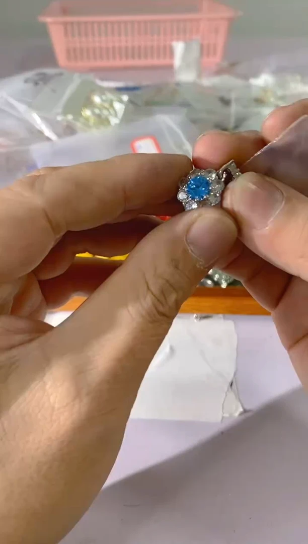 【闪购商品】水晶颈饰银S925镶嵌D606红宝，蓝宝，多样性发一件赠链