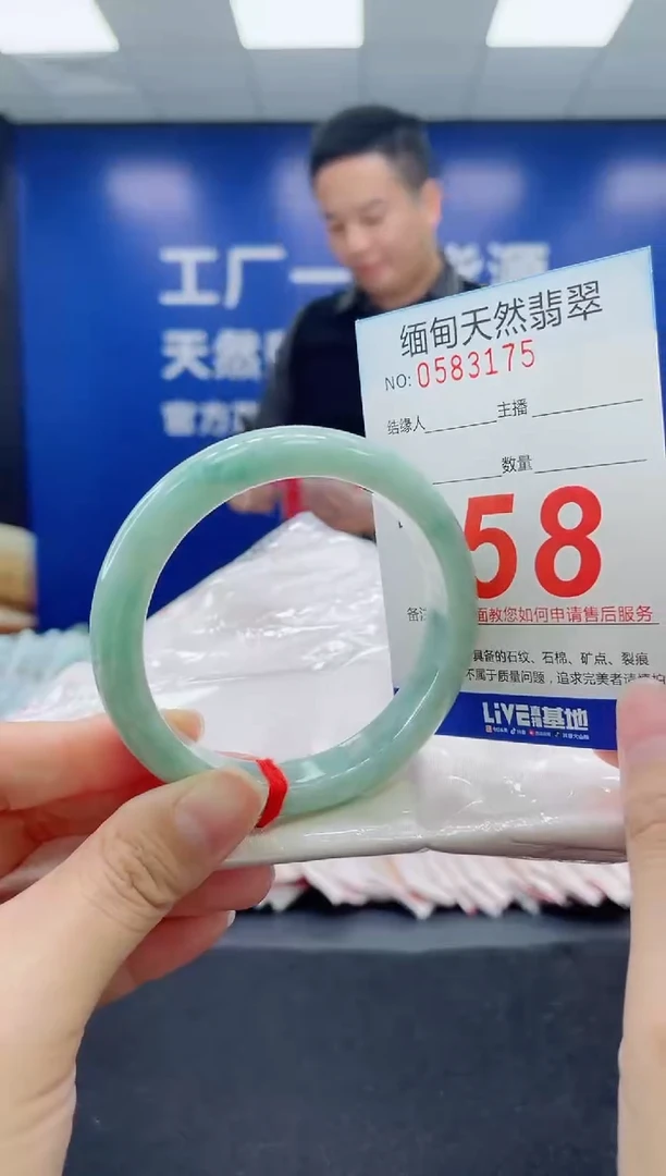 未镶嵌手镯翡翠天然翡翠手镯