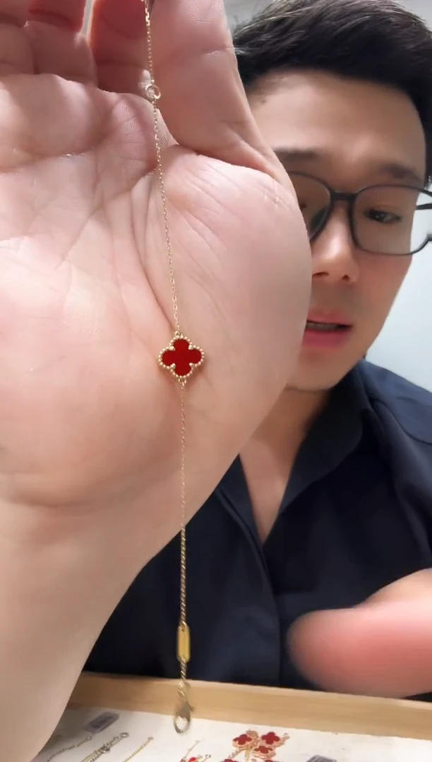 18K金镶嵌手链玛瑙/玉髓红色k黄，小单花手链