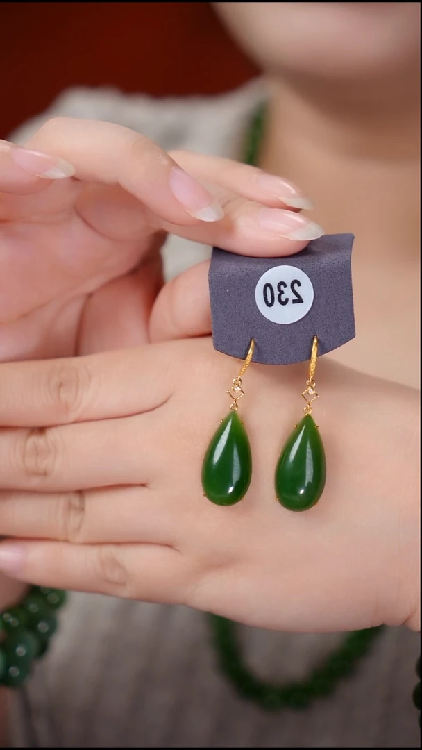 18K金镶嵌和田玉耳饰2