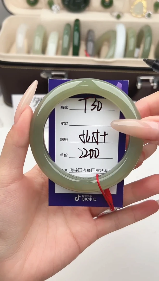 未镶嵌手镯和田玉微色差T30