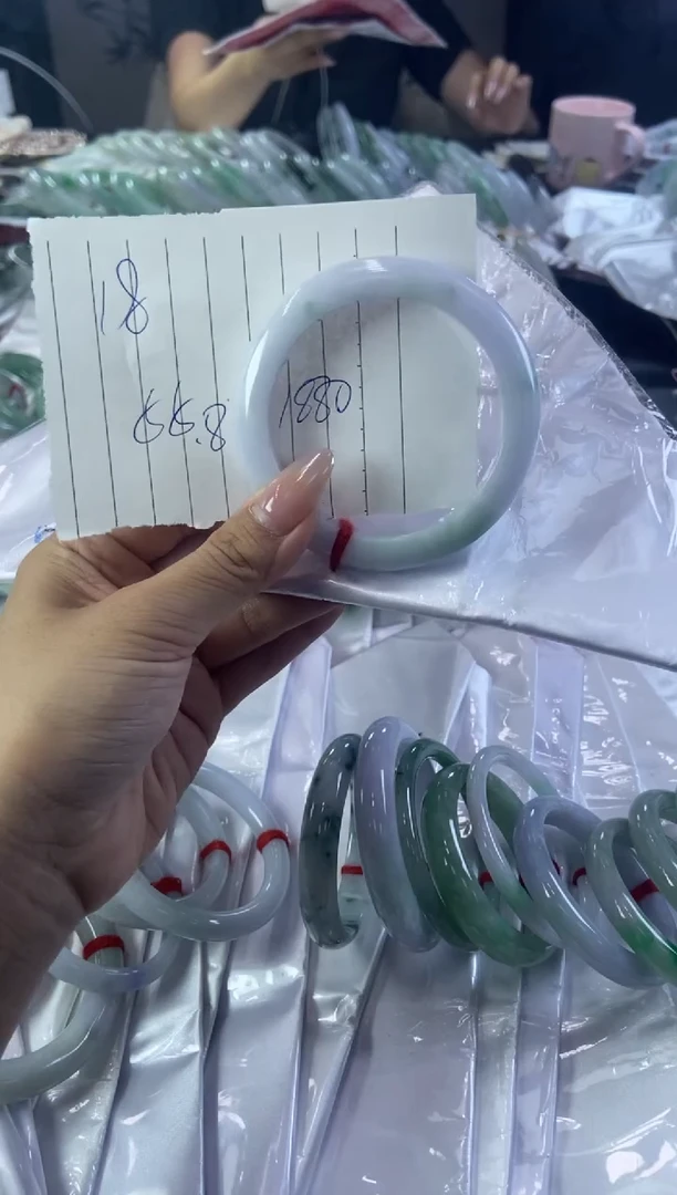 未镶嵌手镯（圆镯）翡翠翡翠手镯单样发一18