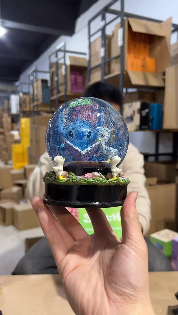 【闪购商品】杯原盒史迪仔鸭鸭看书水晶球北方勿拍