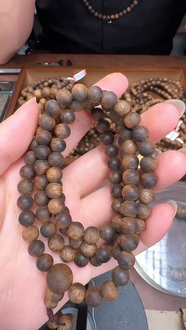 沉香手串海南绿奇楠0.7的21克+