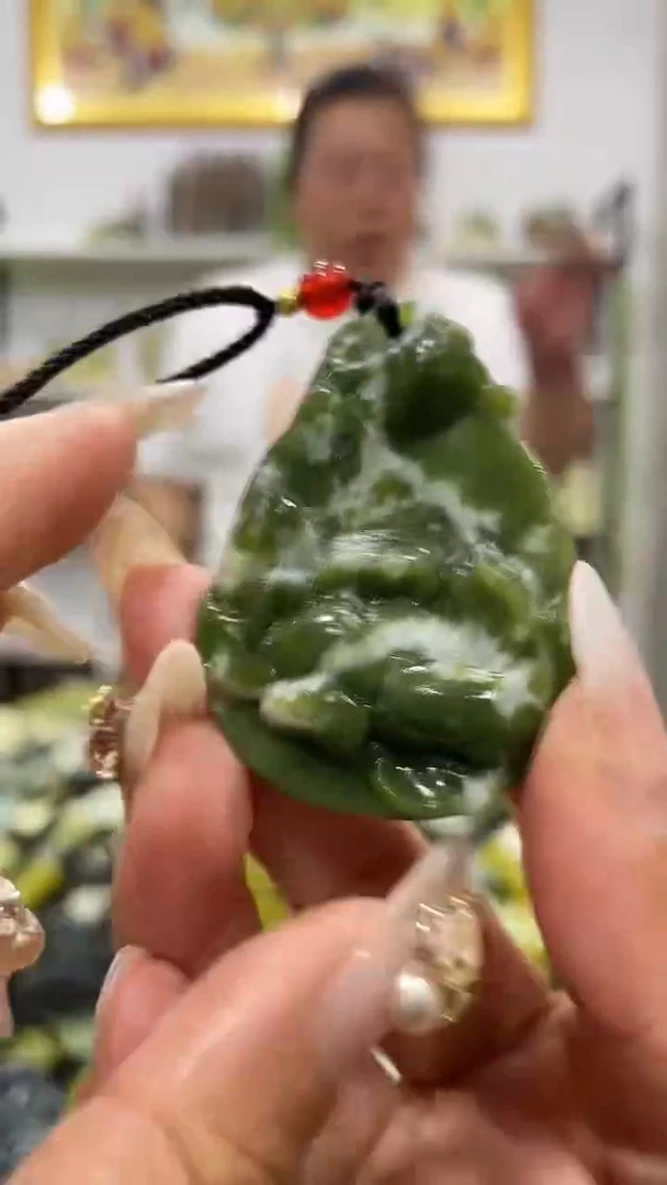 岫玉未镶嵌吊坠