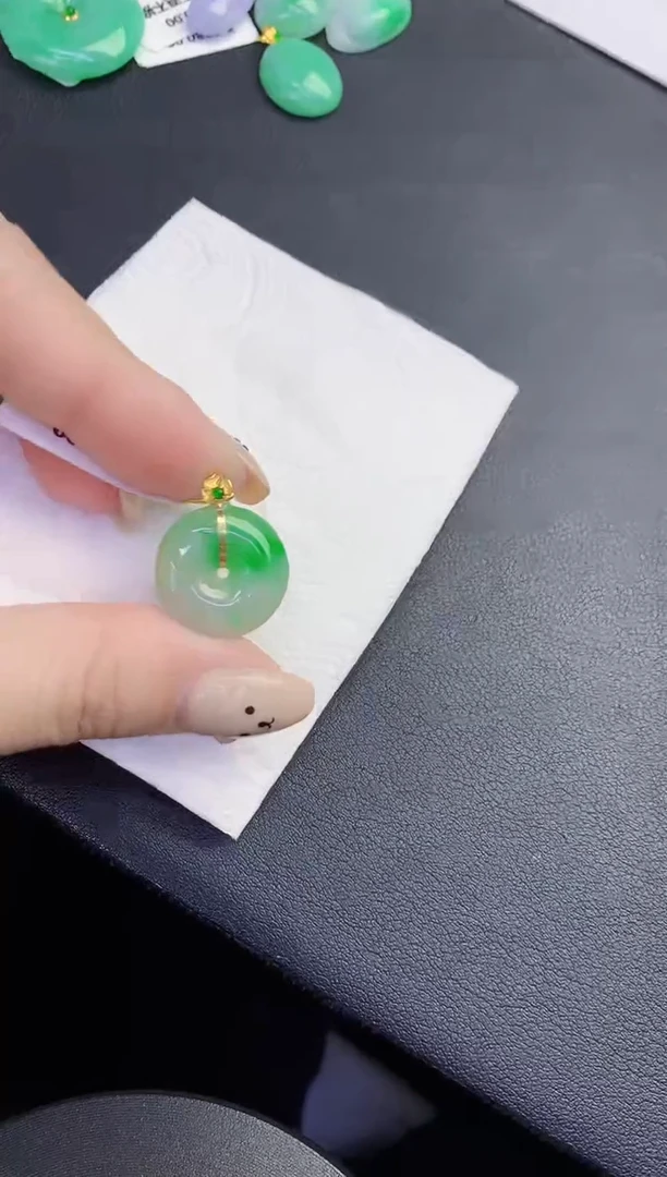 颈饰18K金镶嵌翡翠缅甸天然翡翠A货