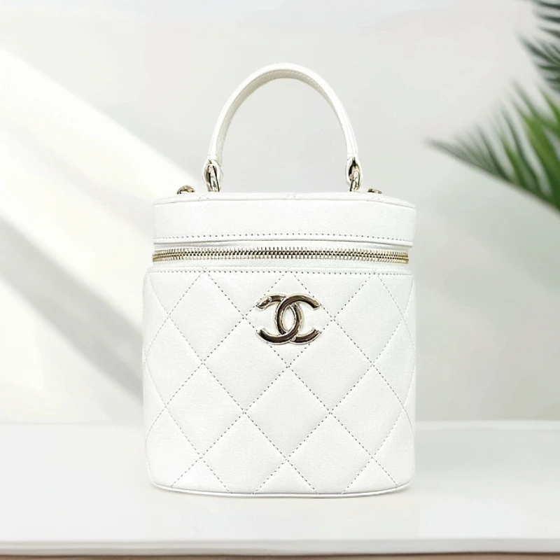 99新 Chanel/香奈儿 白色 菱格纹 羊皮 沙滩包 手柄链条包