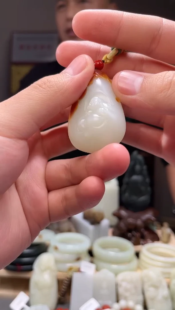 颈饰未镶嵌和田玉吊坠