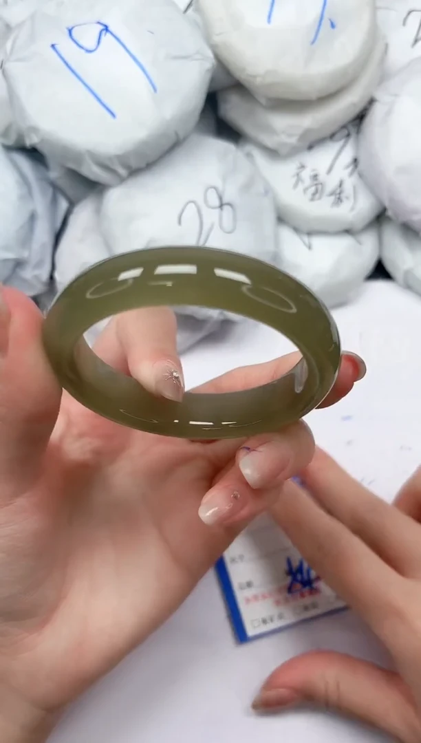 未镶嵌手镯石英质玉a48/5455