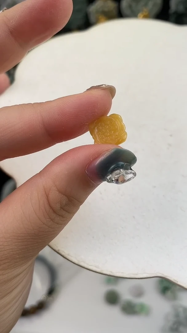 翡翠未镶嵌颈饰定制翡翠