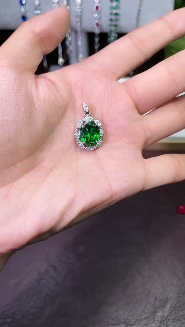 合金颈饰合成钻石绿宝吊坠